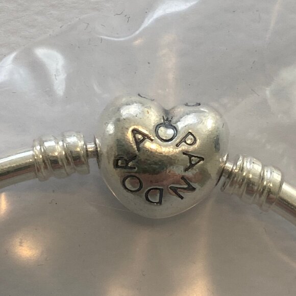 🩷Authentic Logo Heart Clasp Bangle Sterling Silver 7.5 🩷 - Picture 5 of 7